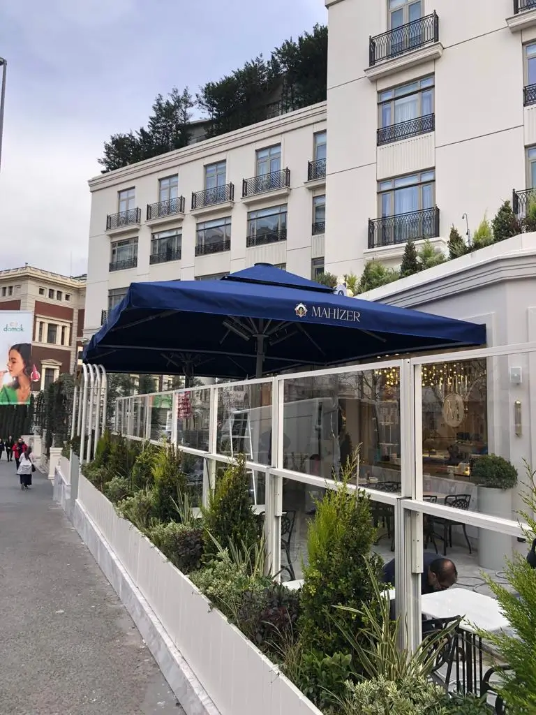 Restoran Şemsiyesinde Serradise