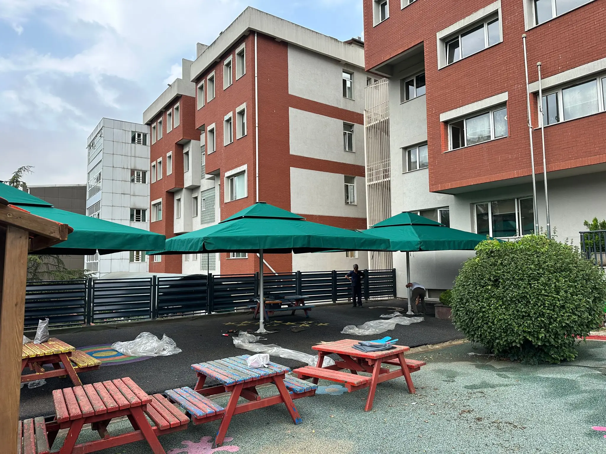 İpli,Yandan Gövdeli Balkon Şemsiyesi